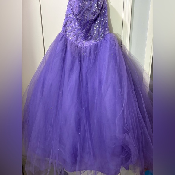 Dresses & Skirts - Elegant Purple Strapless Gown